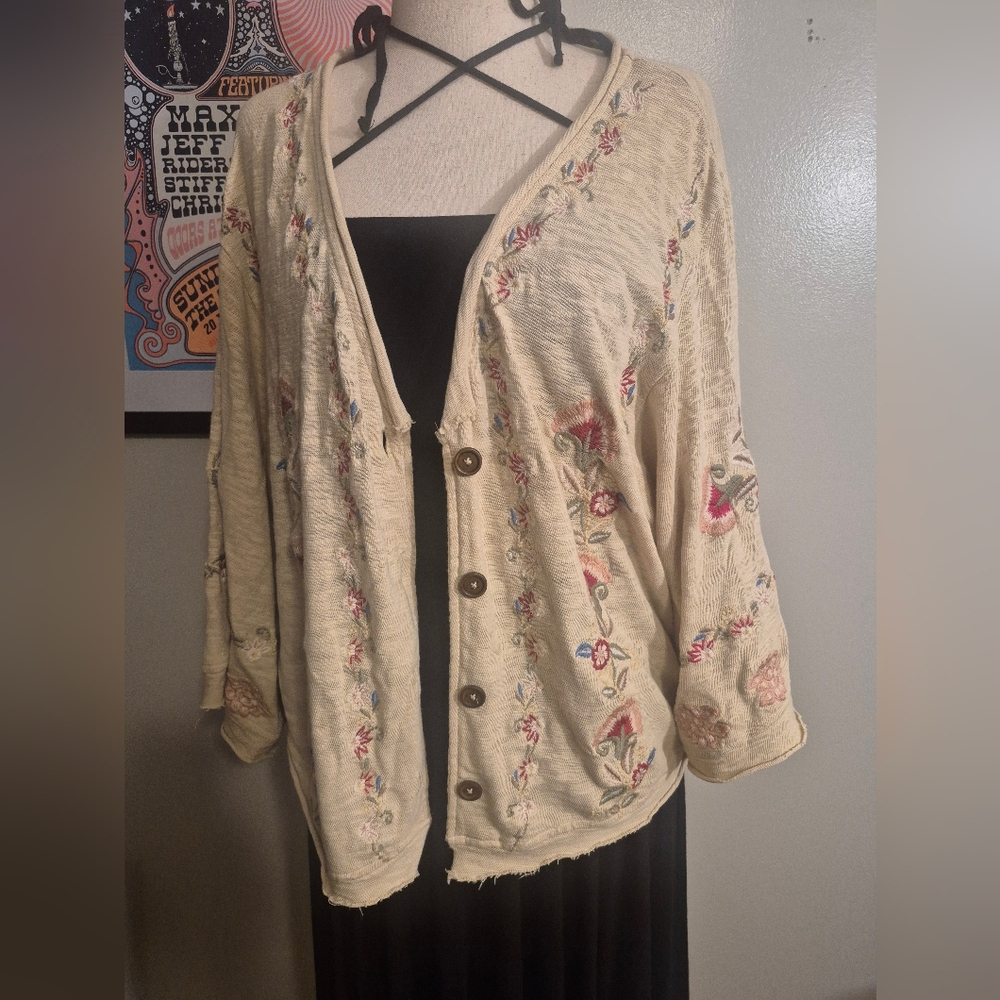 Beautiful Embroidered Cream Button-Front Women's Cardigan L Oversized Johnny Was
